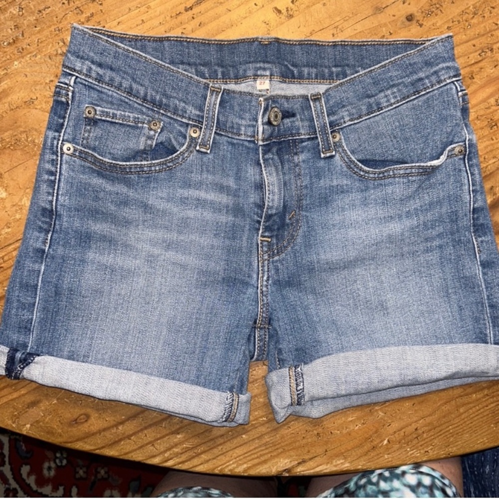 LEVIS sz 27 denim shorts 5 inch inseam with some stretch and roll up cuff option